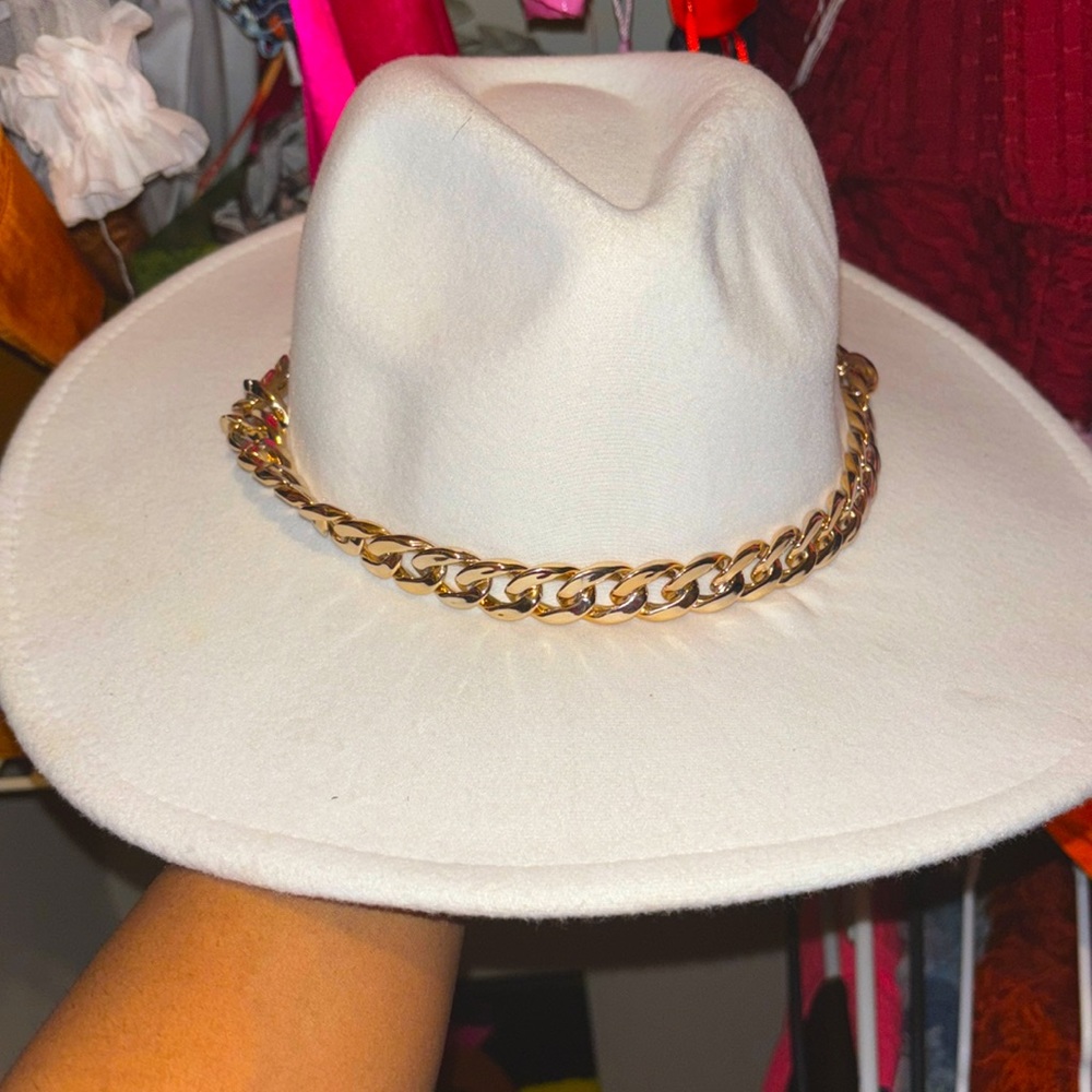 White Fedora hat w/gold chain